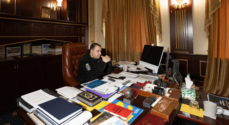 Кирило Буданов у кабінеті в ОПУ