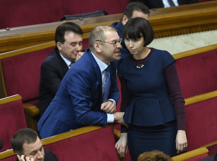 Народні депутати Тетяна Чорновол і Сергій Пашинський під час засідання Верховної Ради України, 2017 р. / УНІАН
