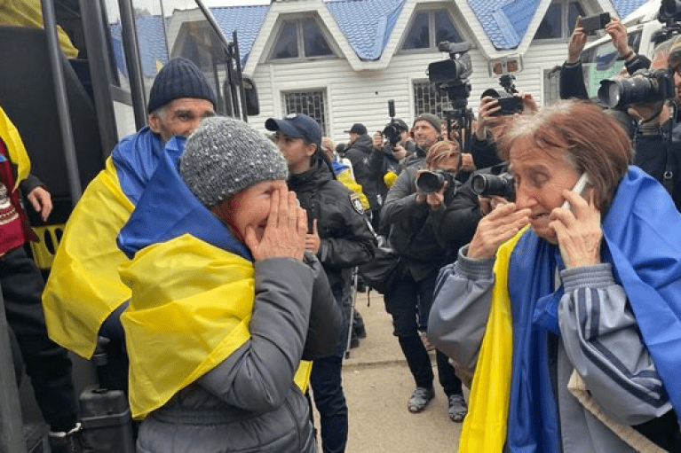 От 94-летней бабушки до годовалого малыша: Лубинец рассказал о гражданских, эвакуированных из оккупированных Олешек (ФОТО, ВИДЕО)