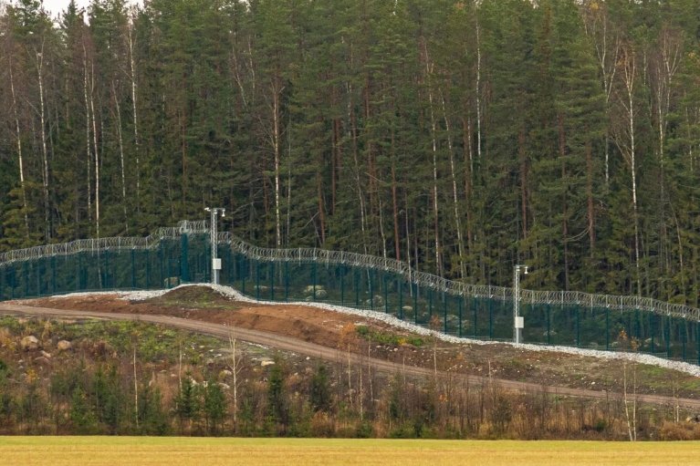 Фінляндія добудувала стіну на кордоні з Росією
