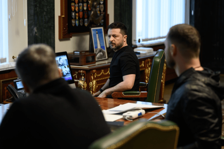 Одна з балістичних ракет з касетною боєголовкою вдарила між Лаврою і монастирем у центрі Києва, — Зеленський