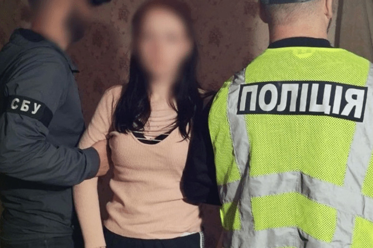 Подсыпала метадон: На Житомирщине полицейские задержали 17-летнюю девушку по подозрению в убийстве военного (ФОТО)
