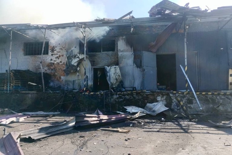 В Винницкой области прилет по отделению Новой почты, известно о 5 раненых