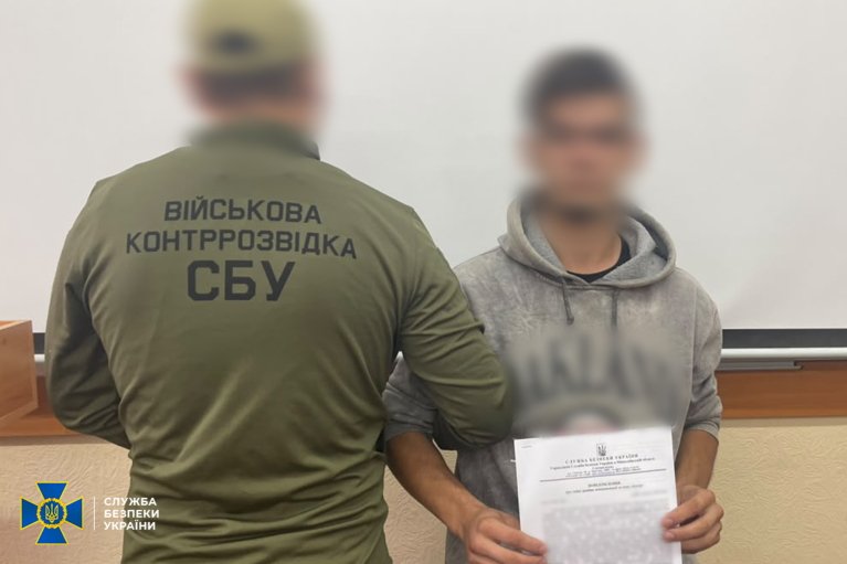 "Засветил" ракетные комплексы в TikTok: СБУ задержала матроса-дезертира