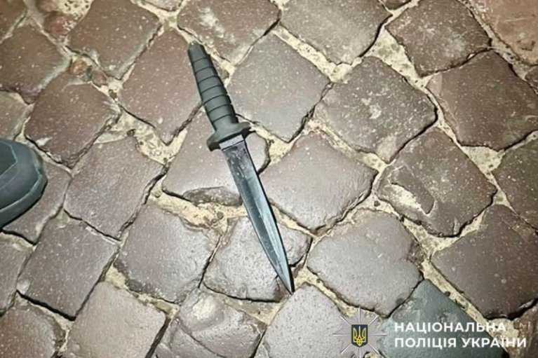 Во Львове молодой человек с ножом напал на военнослужащего ТЦК, смертельно ранив его
