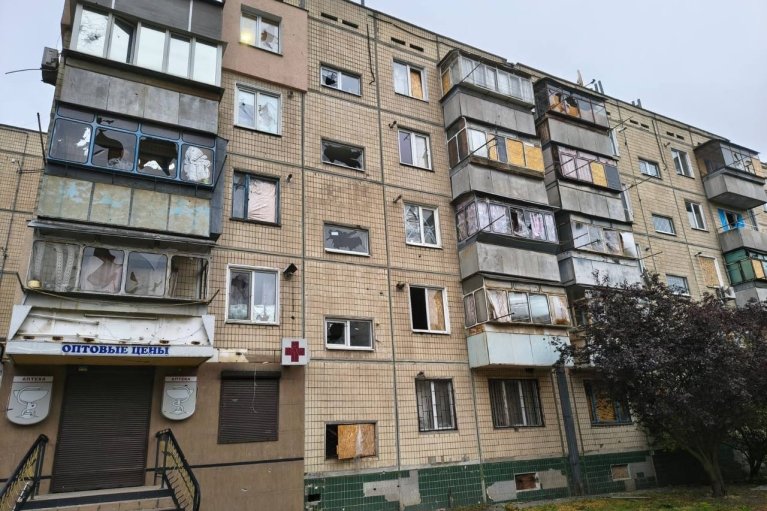 От ударов по Днепропетровщине повреждены дома и админздание (ФОТО)