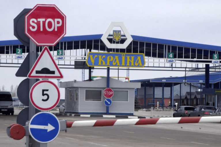 В Україну не впустили співробітника Інституту нацпам'яті Польщі