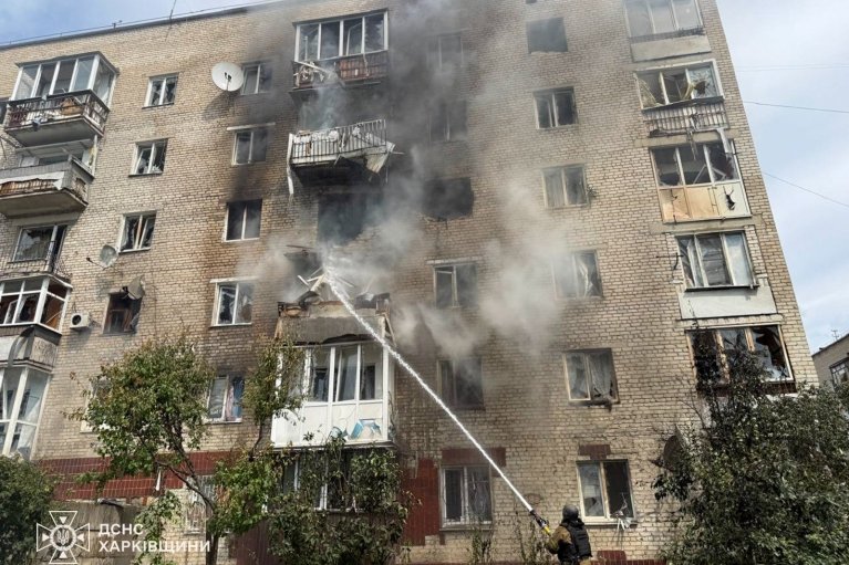 Росіяни вгатили по багатоповерхівці в Ізюмі на Харківщині. Є жертви