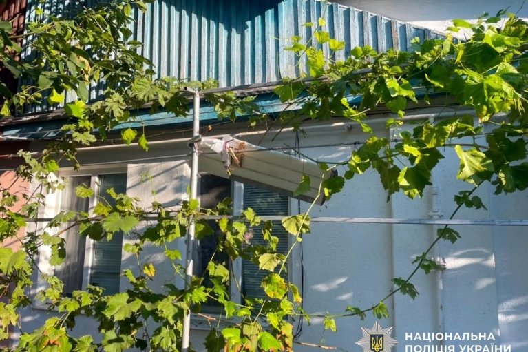 В Херсоне боеприпас от дрона залетел в детскую кровать, где спал двухлетний мальчик (ФОТО)
