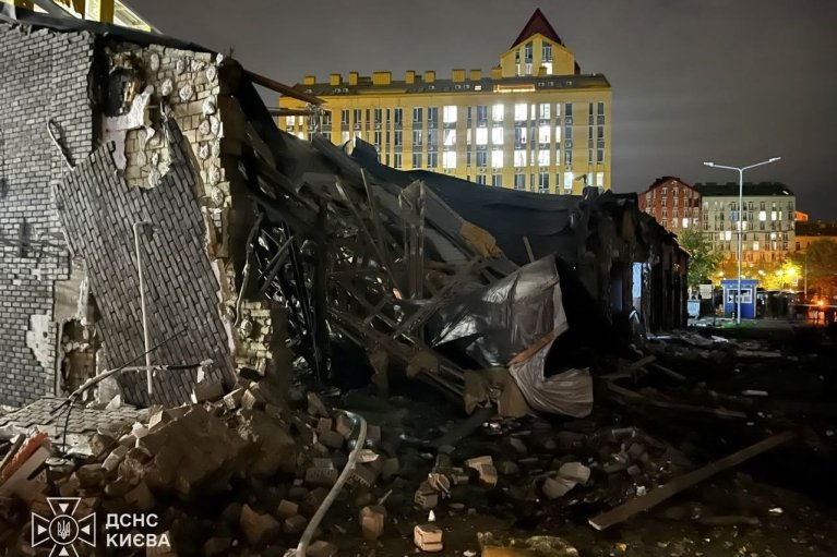 У Києві знайшли загиблого після нічного обстрілу, ДСНС показала наслідки (ФОТО)