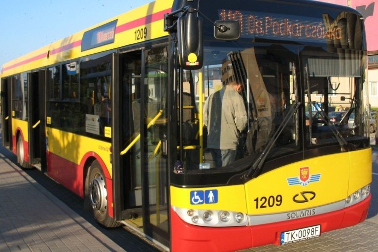 У Польщі волонтери збирають гроші на автобуси для Вінниці, від яких місто відмовилося через скандал