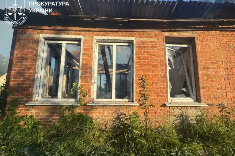 Из-за дронового удара по пригороду Харькова пострадали 6 человек, среди них дети (ФОТО)
