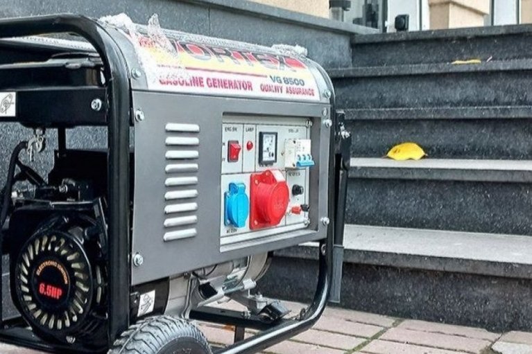 Луцьк залишився без світла через російську атаку, комунальні служби — на резервному живленні