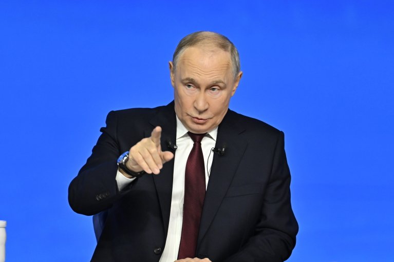 Путин поручил своим "холопам" восстановить Wildberries после "террористических" атак Украины (ВИДЕО)