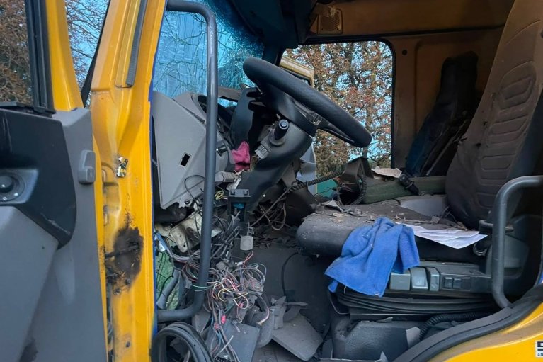 Російські удари потрощили вантажівки та автобуси на Дніпропетровщині (ФОТО)