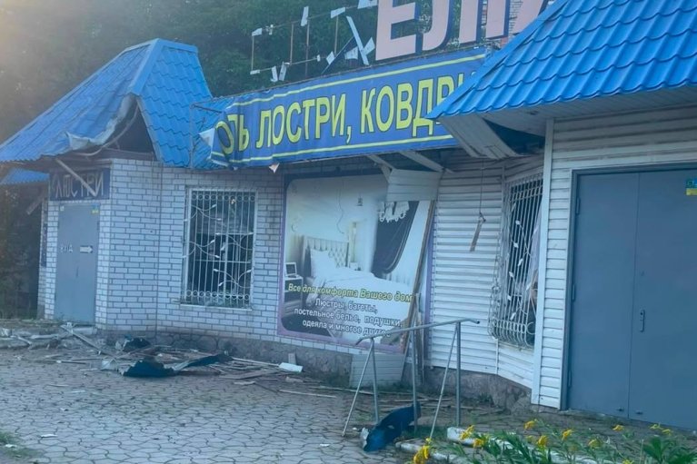 На Дніпропетровщині від обстрілів постраждали 5 людей, пошкоджені магазин і медзаклад (ФОТО)