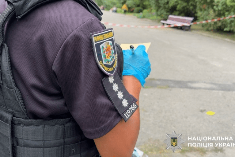 На Полтавщине мужчина открыл огонь в сторону полицейских: есть раненый