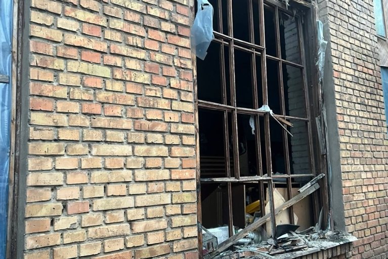 Російські дрони пошкодили підприємства і багатоповерхівку на Дніпропетровщині (ФОТО)