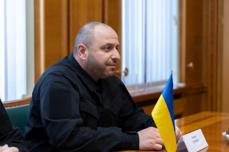 "Пожвавить роботу": ЗМІ дізналися, заради чого Умєрова призначили очільником СЗР