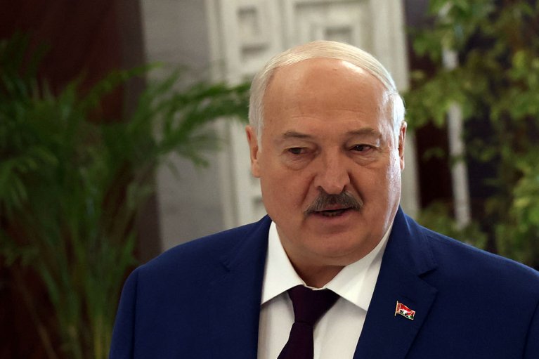 Лукашенко заявив про контакти з представниками Зеленського