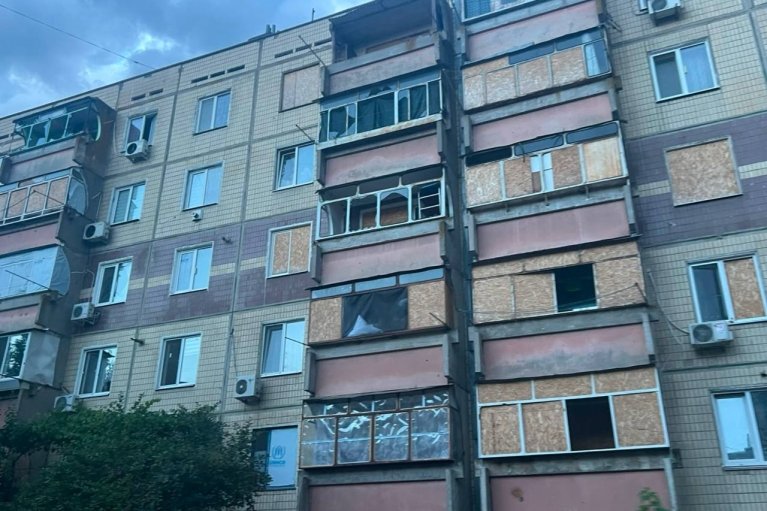 Российскими ударами на Днепропетровщине повреждены АЗС, школа искусств и дома (ФОТО)