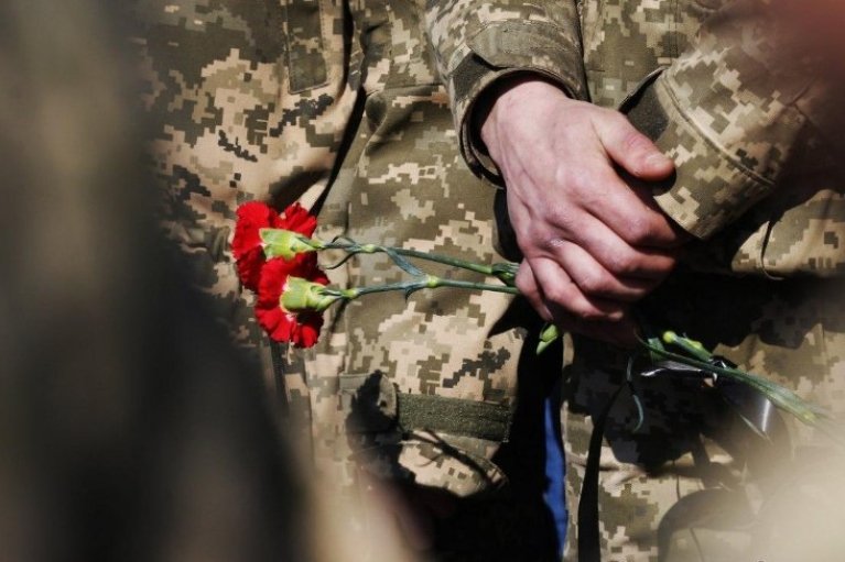 Вертолет Ми-8 упал при отражении атаки дронов: экипаж погиб