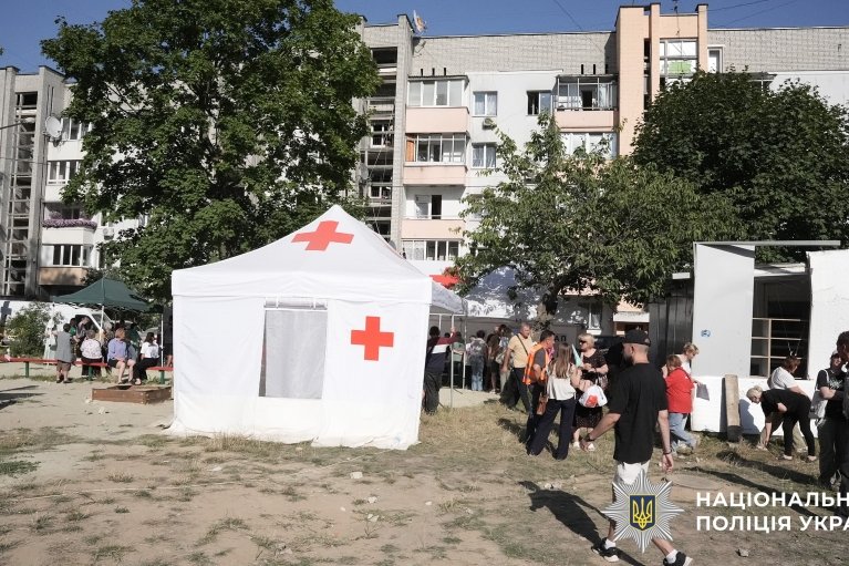 Во Львове полицейские продолжают работать на локациях атаки вражеских ракет (ФОТО)