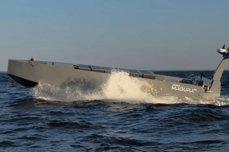 С автономностью семь дней: В Украине представили новый морской дрон Magura V11, способный перевозить и запускать другие БпЛА