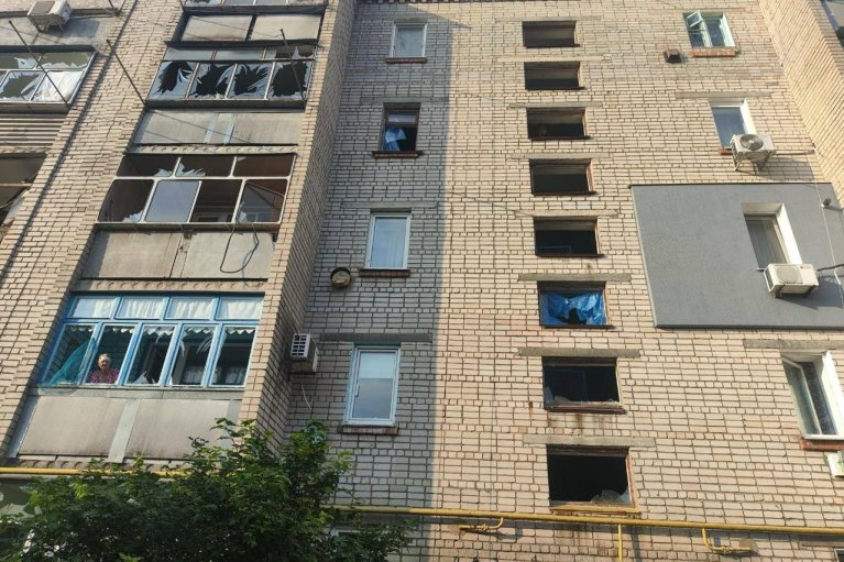 На Дніпропетровщині через обстріли пошкоджені АЗС та магазин, спалахнули пожежі (ФОТО)