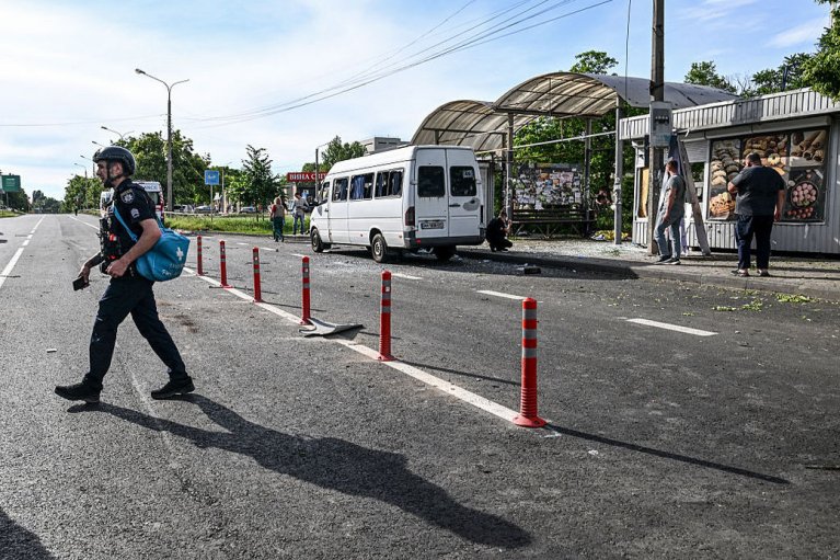 В Запорожье начали устанавливать антидроновые сетки на конечных остановках транспорта