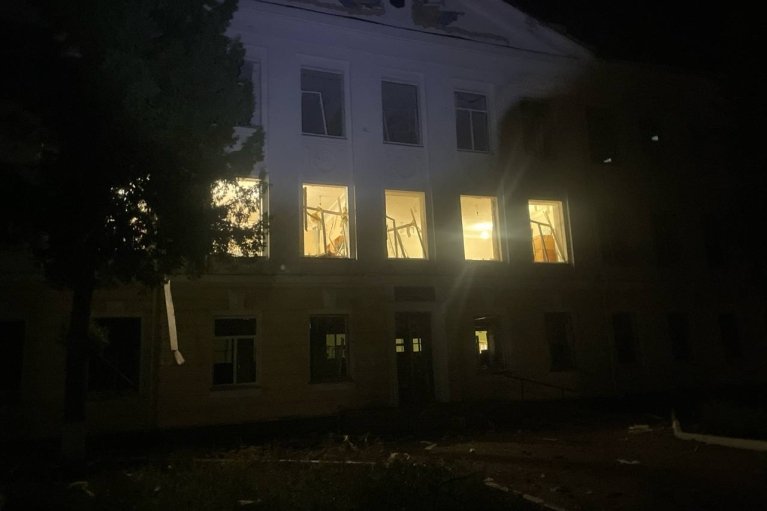 Конотоп — під масованою атакою: побиті медичні та освітні заклади, частина міста без газу та світла (ФОТО)