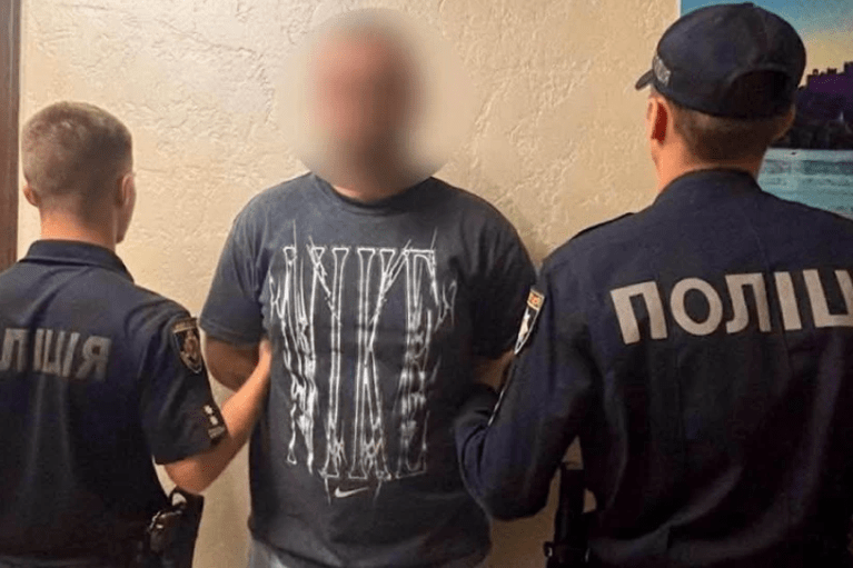 У центрі Дніпра група чоловіків влаштувала стрілянину: поліція затримала двох підозрюваних