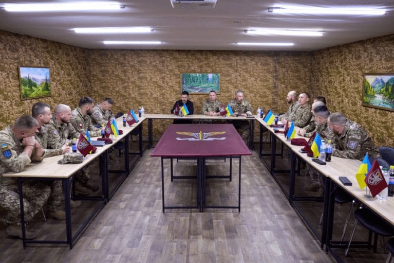Зеленский и главком Драпатый отправились на фронт: встретились с военными Галицкой бригады (ФОТО, ВИДЕО)