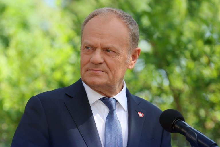 Дональд Туск призвал Зеленского и Навроцкого снизить напряжение