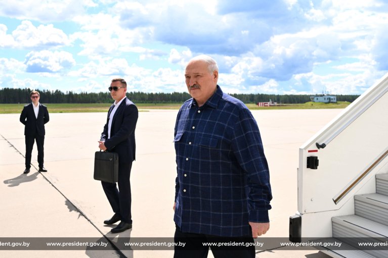 После "закрытой" встречи с Путиным Лукашенко отправился в Азию