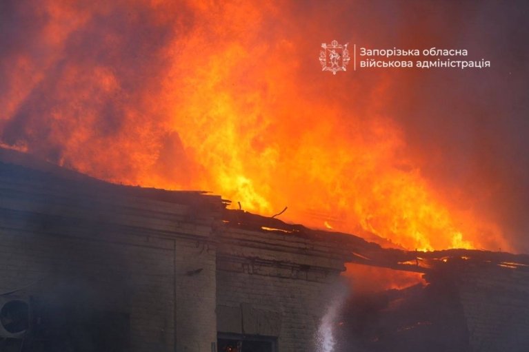 Враг снова ударил по Запорожью. По меньшей мере шесть человек ранены (ФОТО)