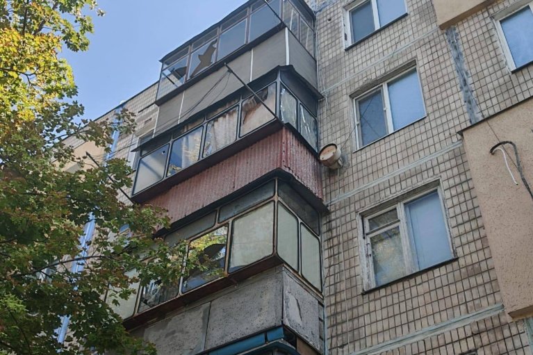 От ударов по Днепропетровщине пострадали дома и монастырь, ранена женщина (ФОТО)