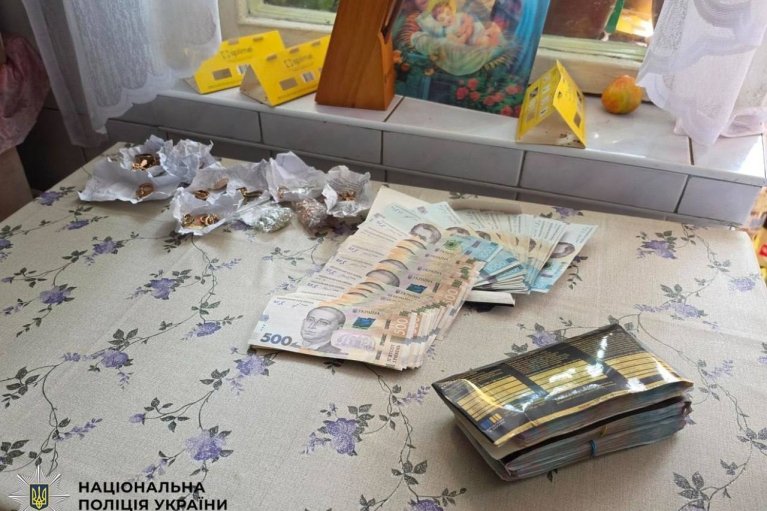 У Києві пенсіонерка забула в автобусі сумку з коштовностями та мільйоном гривень