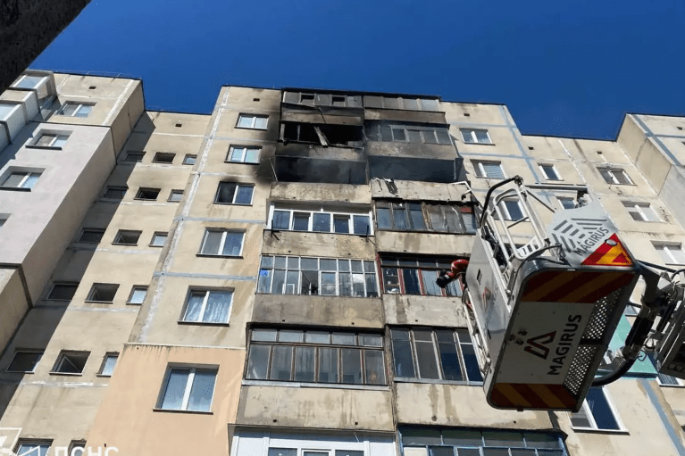 У Рівному внаслідок пожежі у багатоповерхівці загинув 11-річний хлопчик (ФОТО, ВІДЕО)
