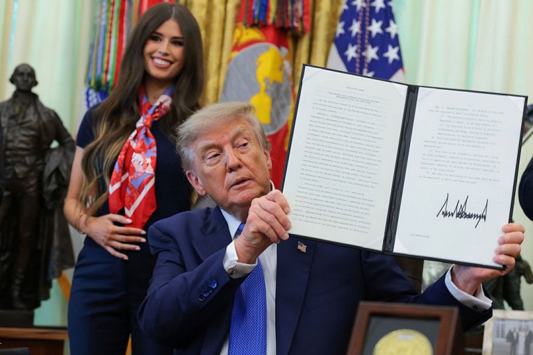 Трамп ввел пошлины до 100% на импорт дронов и их комплектующих в США: подробности решения