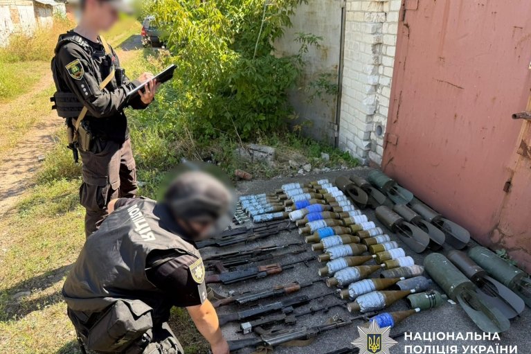 Более 150 обысков в 5 регионах: Нацполиция обнаружила 10 схронов с оружием