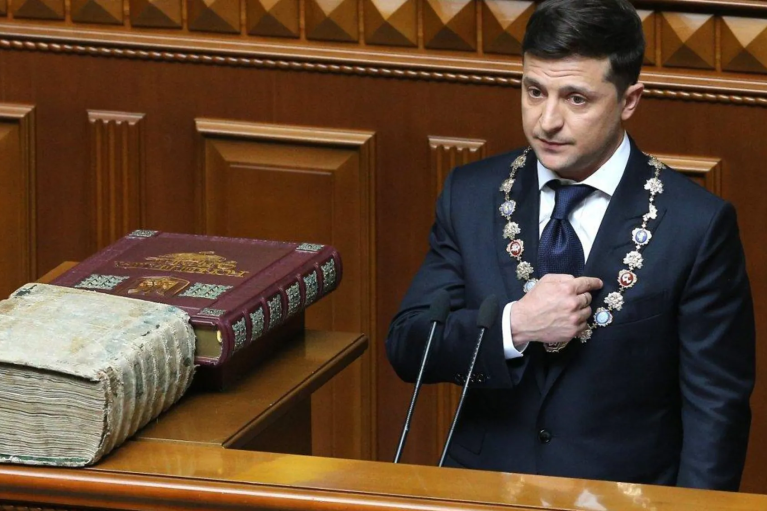 Передвиборче ноу-хау Зеленського. Навіщо на Банковій хочуть змінити Конституцію
