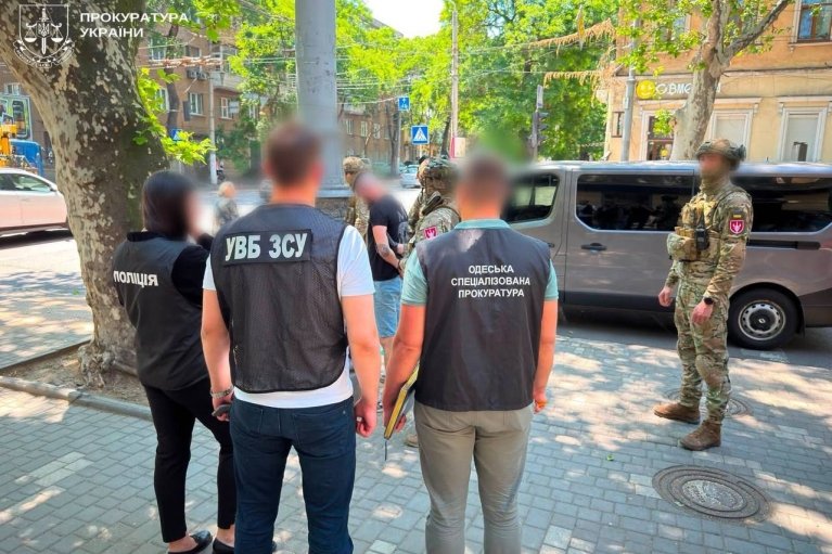 23 тисячі доларів за висновок про непридатність до служби: На Одещині затримали військового за вимагання