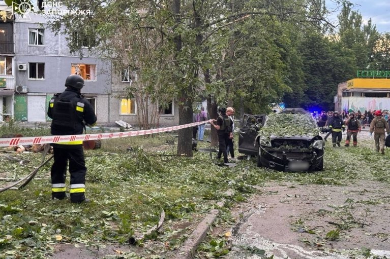 Россияне атаковали Запорожье. Погибла женщина, известно о 16 раненых
