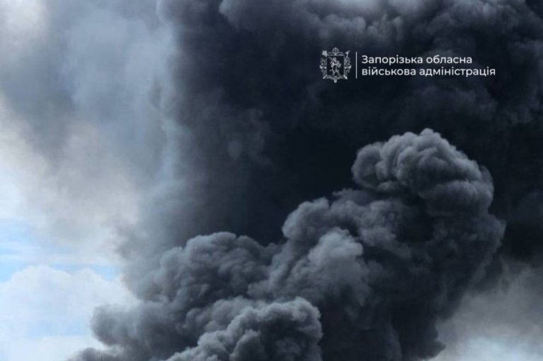 Запорожье снова под атакой: враг ударил по стоянке