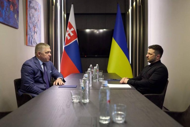 Фицо рассказал детали разговора с Зеленским и анонсировал новую встречу