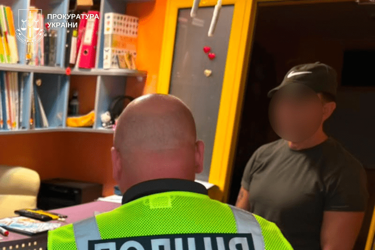 Директора хмельницкого языкового центра подозревают в растлении несовершеннолетних учениц