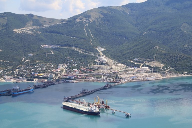Крупнейший российский нефтяной терминал в Черном море "Шесхарис" уже не работает