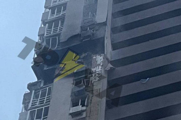 Россияне утром атаковали три района Киева: дрон попал в 24-этажку (ФОТО)