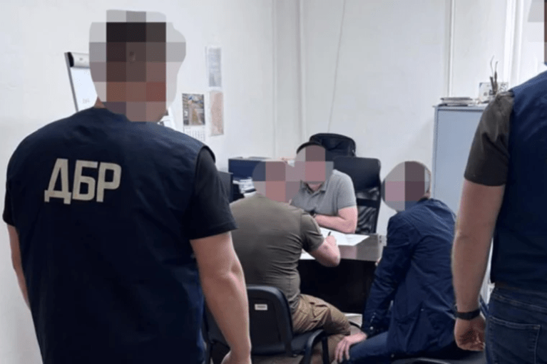 На Тернопільщині трьом керівникам ТЦК оголосили підозру за незаконне втручання в автоматизовану систему військового обліку